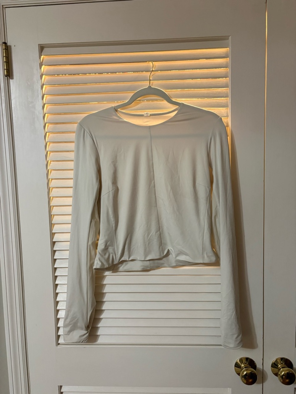 Lululemon long-Sleeve Crew Neck workout Top - White